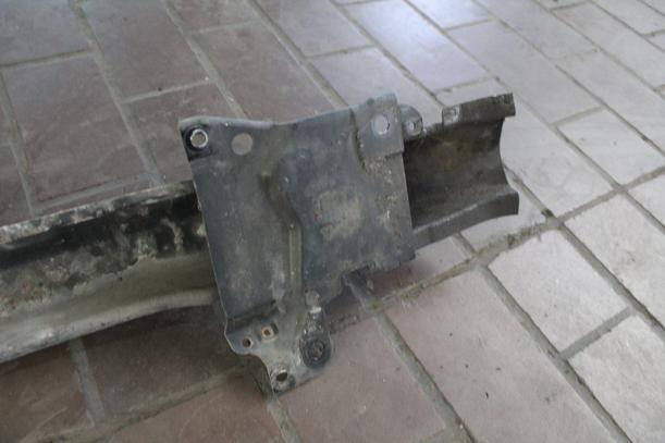 Foto: VERSTÄRKUNG VORN eines VW Bora 1.9 TDI acenta