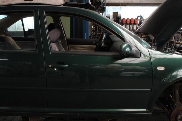 Foto: TÜR VORN RECHTS eines VW Bora 1.9 TDI acenta
