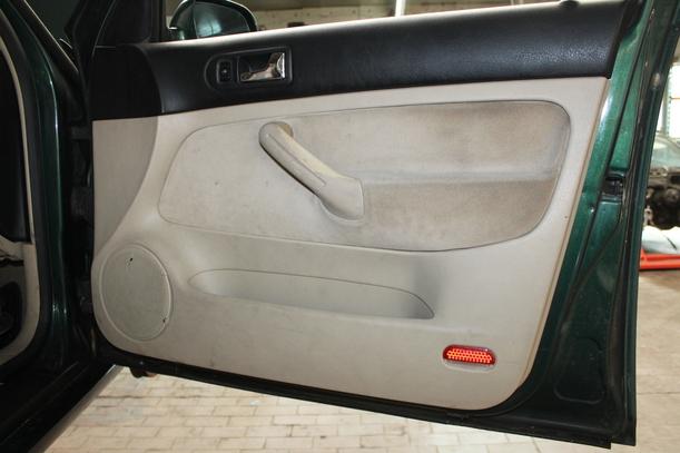 Foto: TÜR VORN RECHTS eines VW Bora 1.9 TDI acenta