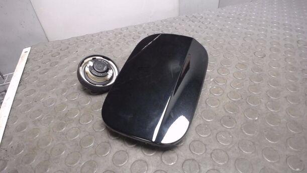 Foto: TANKKLAPPE / TANKDECKEL eines Mercedes-Benz A 150 acenta