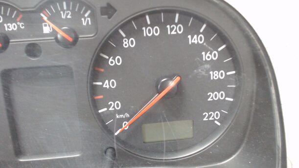 Foto: TACHOEINHEIT / KOMBIINSTRUMENT eines VW Bora 1.9 TDI acenta