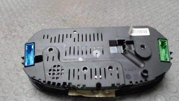 Foto: TACHOEINHEIT / KOMBIINSTRUMENT eines VW Bora 1.9 TDI acenta