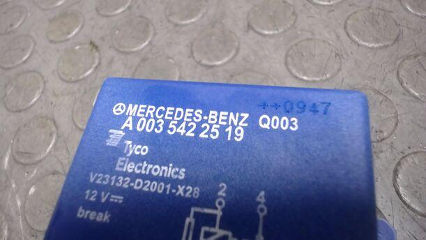 Foto: BATTERIERELAIS eines Mercedes-Benz A 150 acenta
