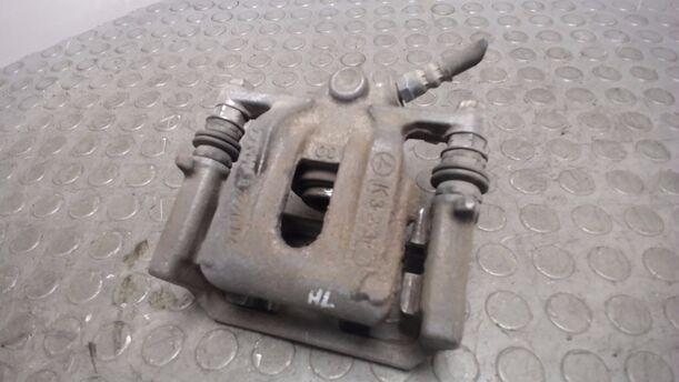 Foto: BREMSSATTEL MIT HALTER HINTEN LINKS eines Mercedes-Benz A 150 acenta