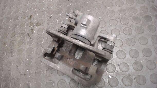 Foto: BREMSSATTEL MIT HALTER HINTEN LINKS eines Mercedes-Benz A 150 acenta