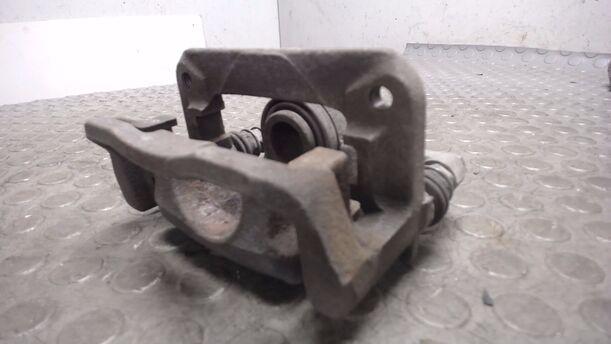 Foto: BREMSSATTEL MIT HALTER HINTEN LINKS eines Mercedes-Benz A 150 acenta