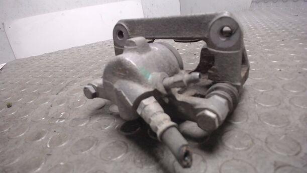 Foto: BREMSSATTEL MIT HALTER HINTEN LINKS eines Mercedes-Benz A 150 acenta