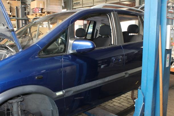 Foto: TÜR VORN LINKS eines Opel Zafira 1.8 acenta