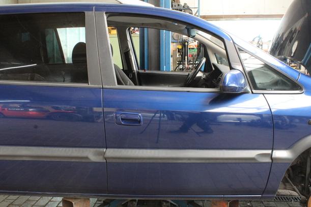 Foto: TÜR VORN RECHTS eines Opel Zafira 1.8 acenta