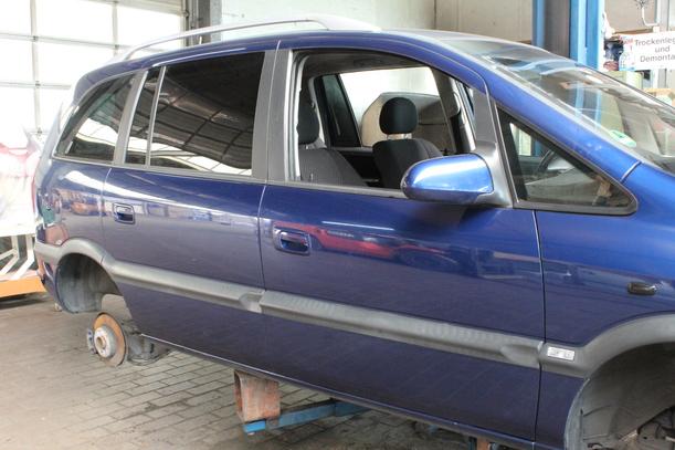Foto: TÜR VORN RECHTS eines Opel Zafira 1.8 acenta