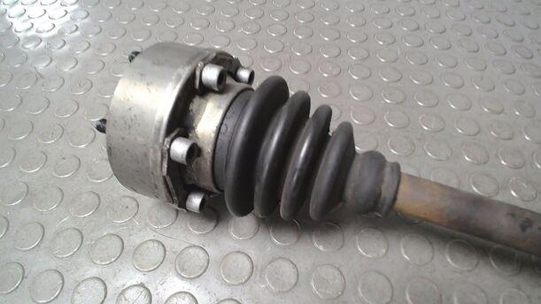 Foto: ANTRIEBSWELLE LINKS eines VW Bora 1.9 TDI acenta