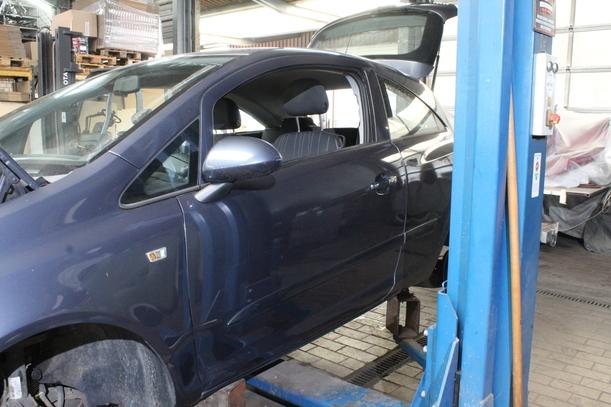 Foto: TÜR VORN LINKS (2/3-TÜRER) eines Opel Corsa 1.2 16V acenta