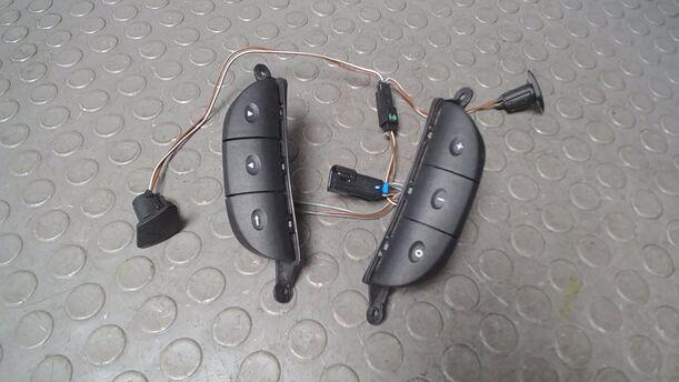 Foto: LENKRAD MULTIFUNKTIONSTASTEN eines Opel Zafira 1.8