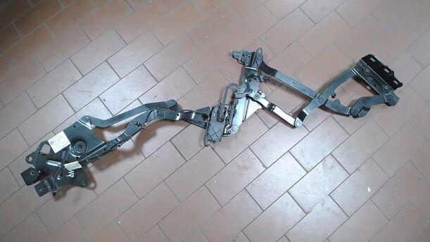 Foto: SCHARNIER HECKDECKEL RECHTS ( TWINTOP ) eines Opel Astra Twin Top 1.8