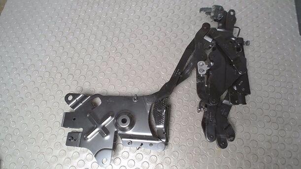 Foto: SCHARNIER HECKDECKEL LINKS ( TWINTOP ) eines Opel Astra Twin Top 1.8