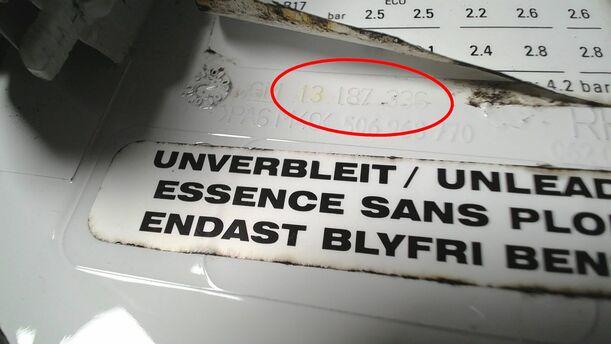 Foto: TANKKLAPPE/ TANKDECKEL ( TWINTOP ) eines Opel Astra Twin Top 1.8