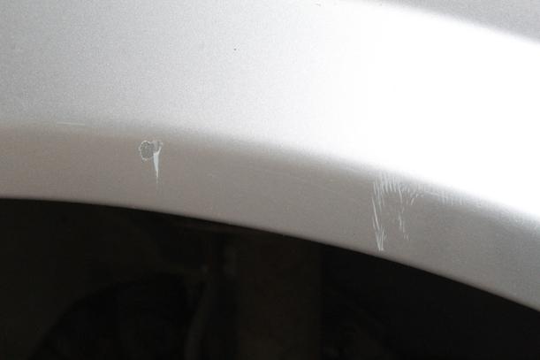 Foto: KOTFLÜGEL RECHTS eines Nissan Primera Traveller 1.8