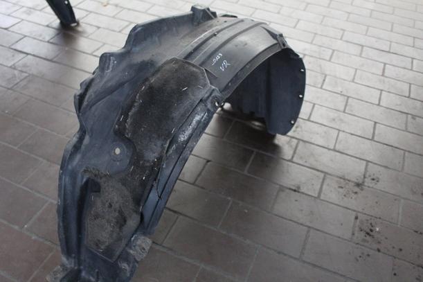 Foto: RADHAUSSCHALE / INNENKOTFLÜGEL VORN LINKS eines Nissan Primera Traveller 1.8
