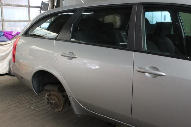 Foto: TÜR HINTEN RECHTS eines Nissan Primera Traveller 1.8