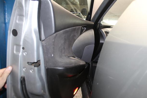 Foto: TÜR VORN LINKS eines Nissan Primera Traveller 1.8