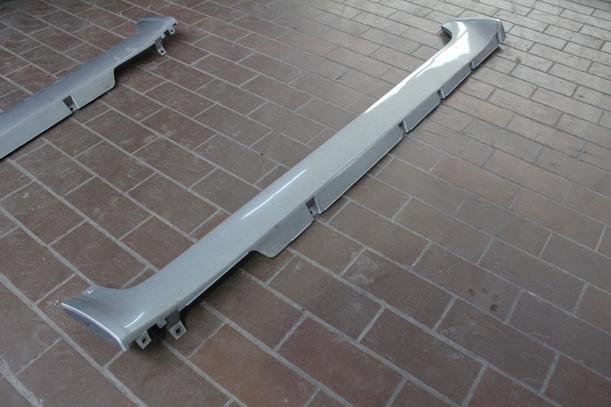 Foto: SCHWELLER / SCHWELLERVERKLEIDUNG LINKS eines Nissan Primera Traveller 1.8