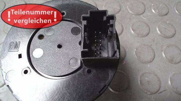 Foto: LICHTSCHALTER( FÜR NEBELSCHEINWERFER ) eines Opel Corsa 1.2 16V