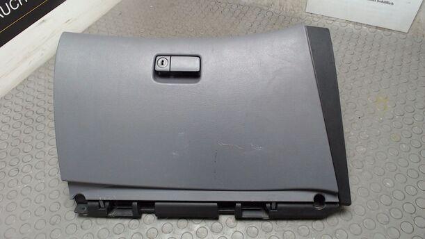 Foto: HANDSCHUHFACH eines Nissan Primera Traveller 1.8