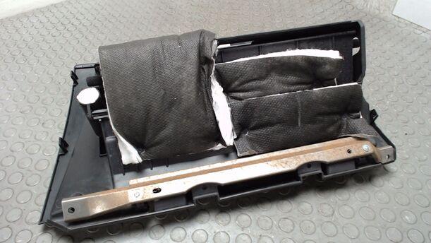 Foto: HANDSCHUHFACH eines Nissan Primera Traveller 1.8