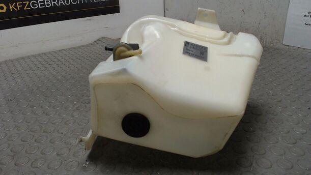 Foto: SCHEIBENWASCHBEHÄLTER ( SCHEIBENREINIGUNGSANLAGE ) eines Nissan Primera Traveller 1.8