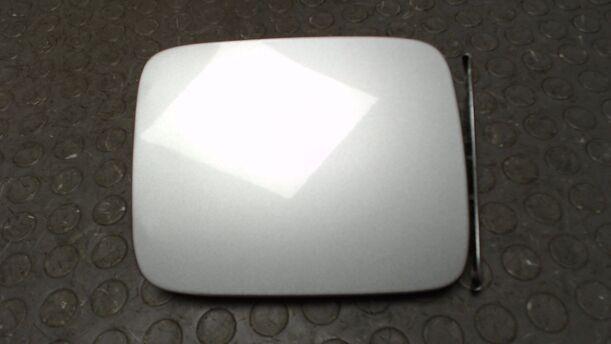 Foto: TANKKLAPPE / TANKDECKEL eines Nissan Primera Traveller 1.8