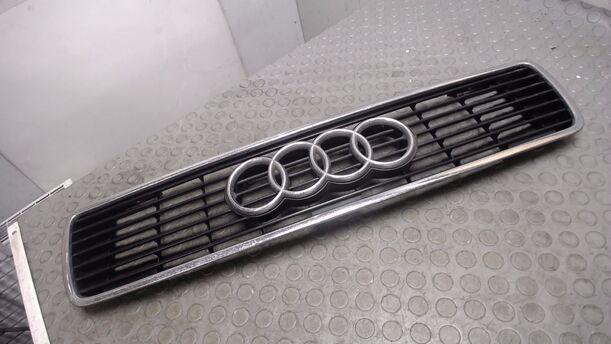 Foto: KÜHLERGRILL eines Audi V8