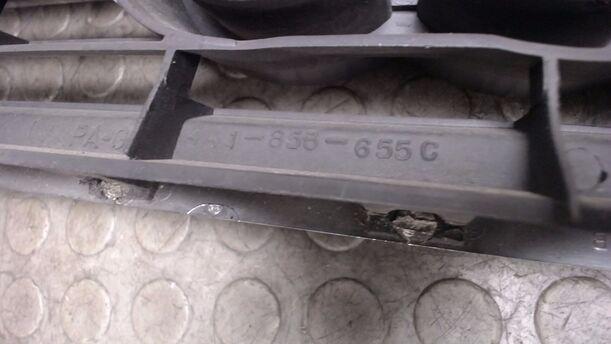 Foto: KÜHLERGRILL eines Audi V8
