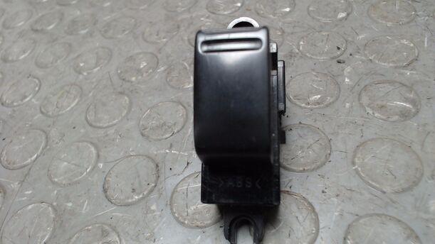Foto: FENSTERHEBERSCHALTER eines Nissan Primera Traveller 1.8