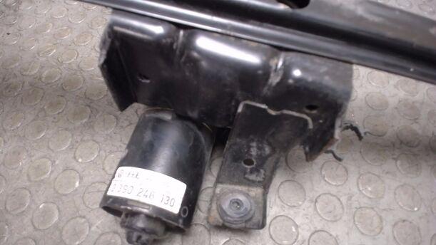 Foto: SCHEIBENWISCHERMOTOR VORN eines Audi 100