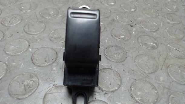 Foto: FENSTERHEBERSCHALTER eines Nissan Primera Traveller 1.8