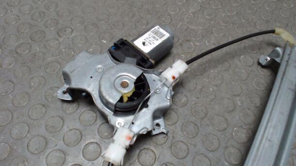 Foto: FENSTERHEBER HINTEN LINKS ELEKTRISCH ( KOMBI / TRAVELLER ) eines Nissan Primera Traveller 1.8