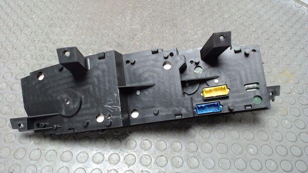 Foto: TACHOEINHEIT / KOMBIINSTRUMENT eines Nissan Primera Traveller 1.8