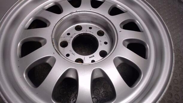 Foto: ALUFELGE 7X15 ET20 eines BMW 520i touring
