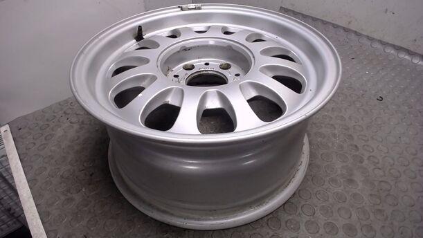 Foto: ALUFELGE 7X15 ET20 eines BMW 520i touring