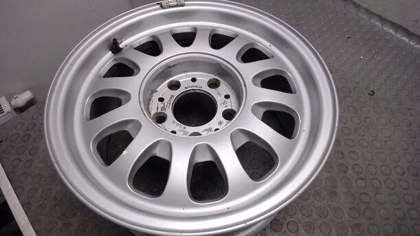 Foto: ALUFELGE 7X15 ET20 eines BMW 520i touring