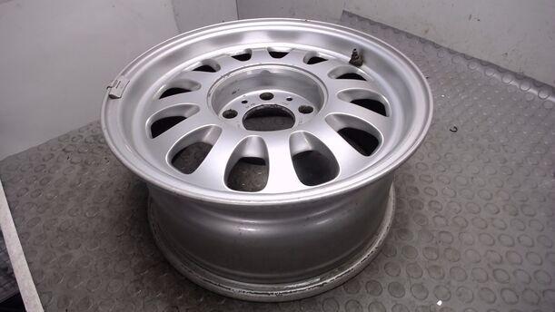 Foto: ALUFELGE 7X15 ET20 eines BMW 520i touring