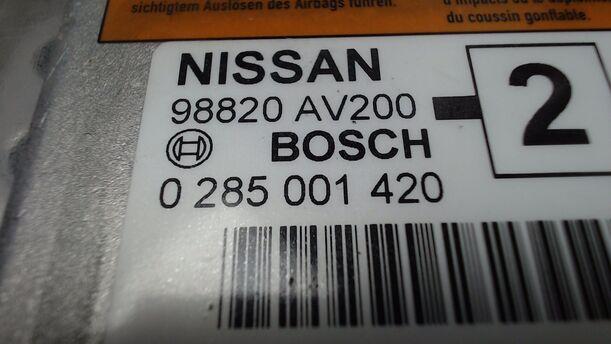 Foto: AIRBAGSTEUERGERÄT eines Nissan Primera Traveller 1.8