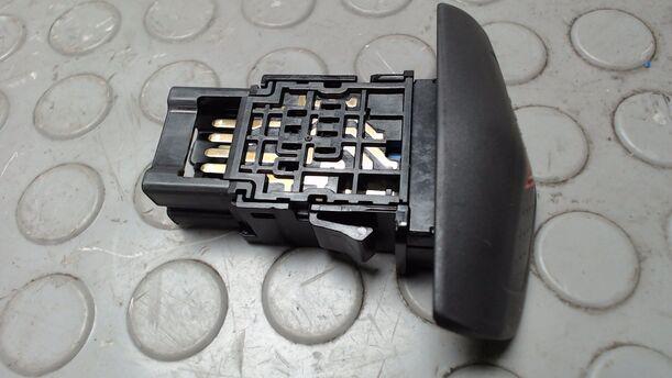 Foto: SCHALTER WARNBLINKANLAGE eines Nissan Primera Traveller 1.8
