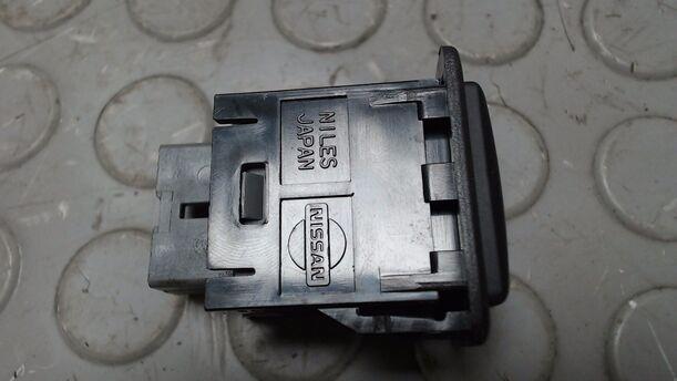 Foto: SCHALTER ESP eines Nissan Primera Traveller 1.8