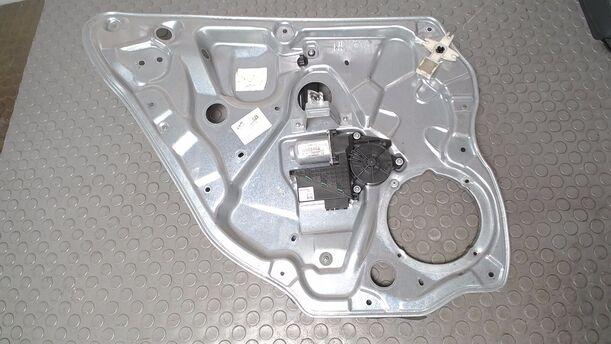 Foto: FENSTERHEBER ELEKTRISCH HINTEN LINKS ( FACELIFT ) eines VW Polo 1.9 TDI S