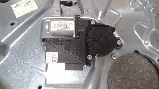 Foto: FENSTERHEBER ELEKTRISCH HINTEN LINKS ( FACELIFT ) eines VW Polo 1.9 TDI S
