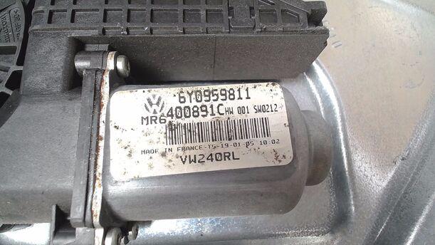 Foto: FENSTERHEBER ELEKTRISCH HINTEN LINKS ( FACELIFT ) eines VW Polo 1.9 TDI S