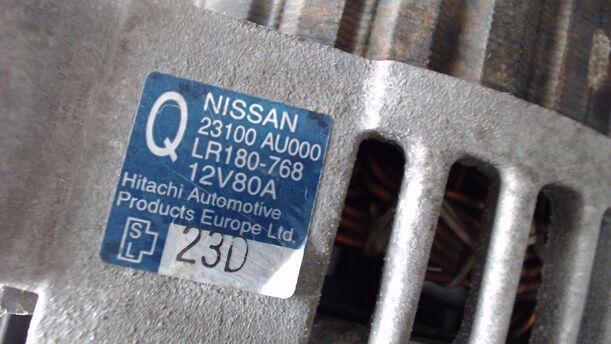 Foto: LICHTMASCHINE  HITACHI eines Nissan Primera Traveller 1.8