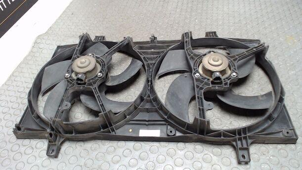 Foto: ELEKTROLÜFTER eines Nissan Primera Traveller 1.8