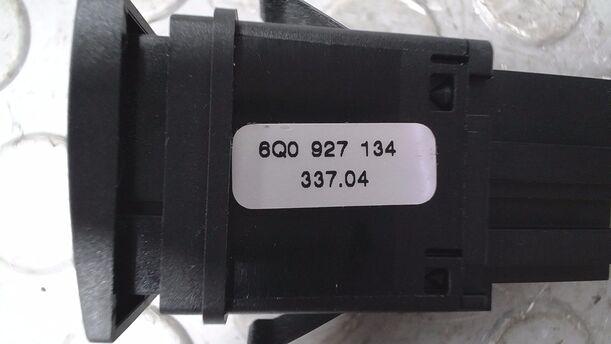 Foto: SCHALTER STABILITÄSKONTROLLE/ ESP eines VW Polo 1.9 TDI